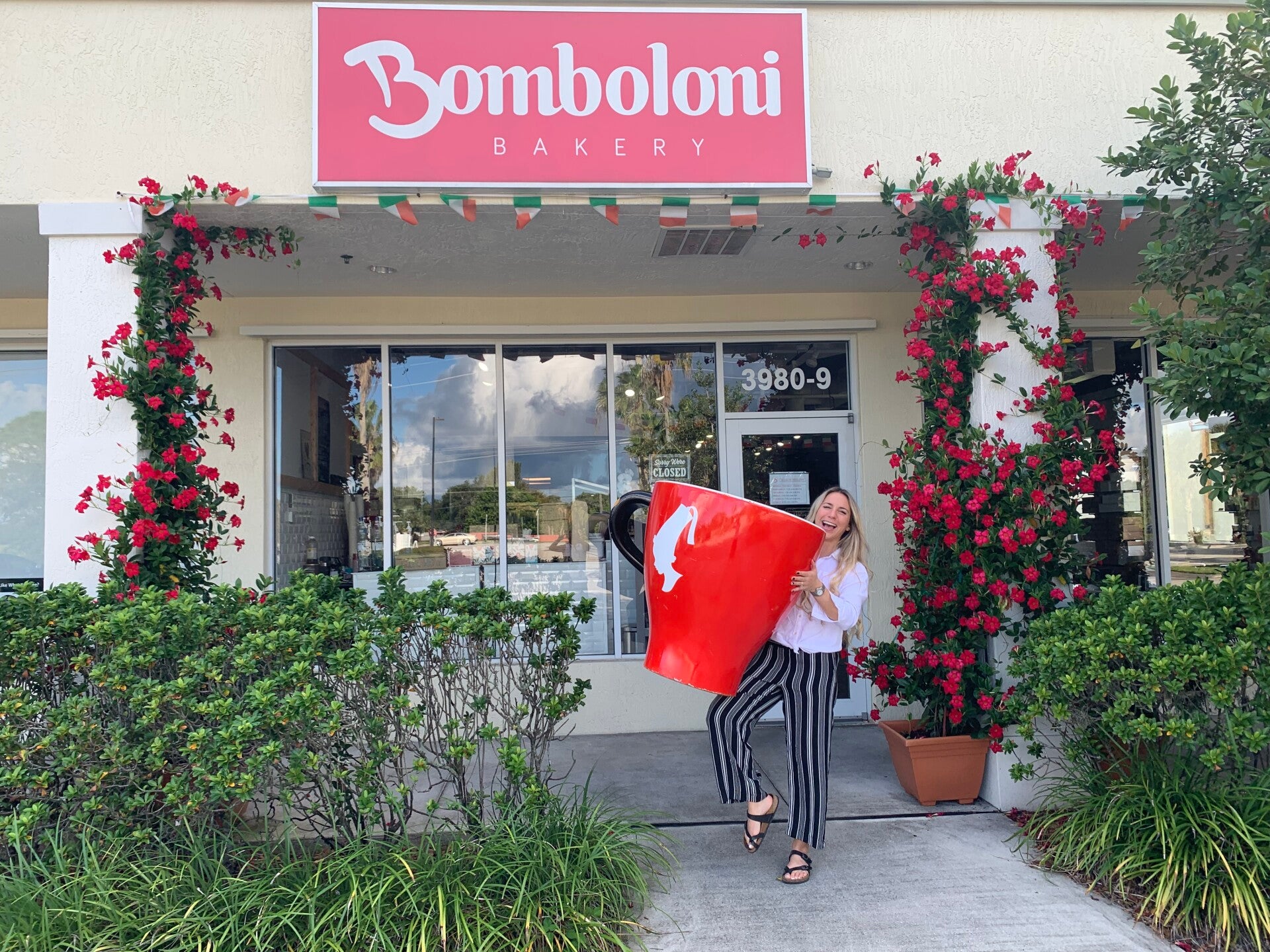 Bomboloni Bakery & Café